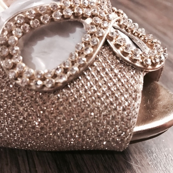 Elegant Gold Heels with Rhinestone Detailing - Picture 6 of 7